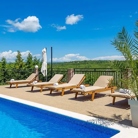 Maumarin - Holiday Retreat With Panoramic View *