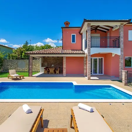 Villa Maumarin - Holiday Retreat With Panoramic View